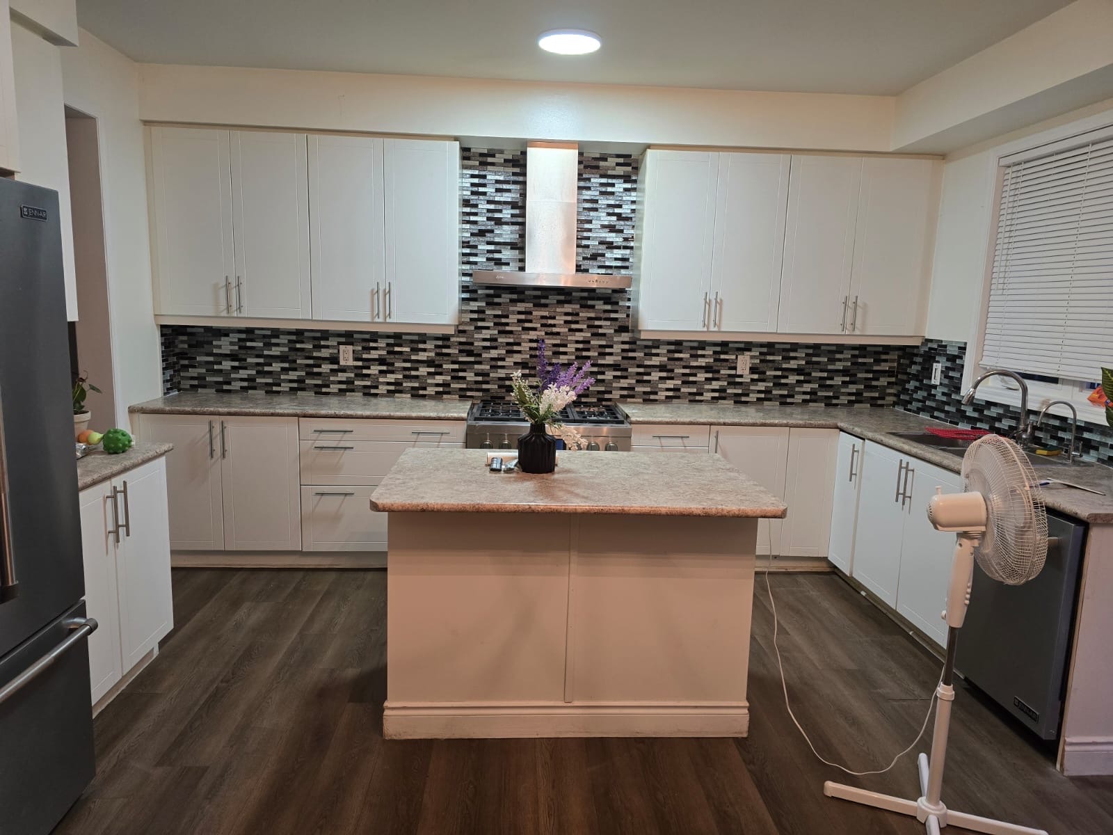 5 Bedroom 4 Washrooms house for rent [Starting Oct 1]