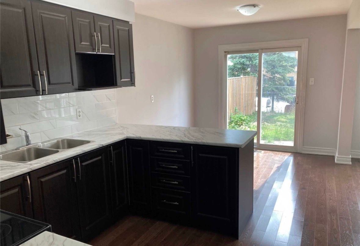 Two bedrooms for couple nd single girls