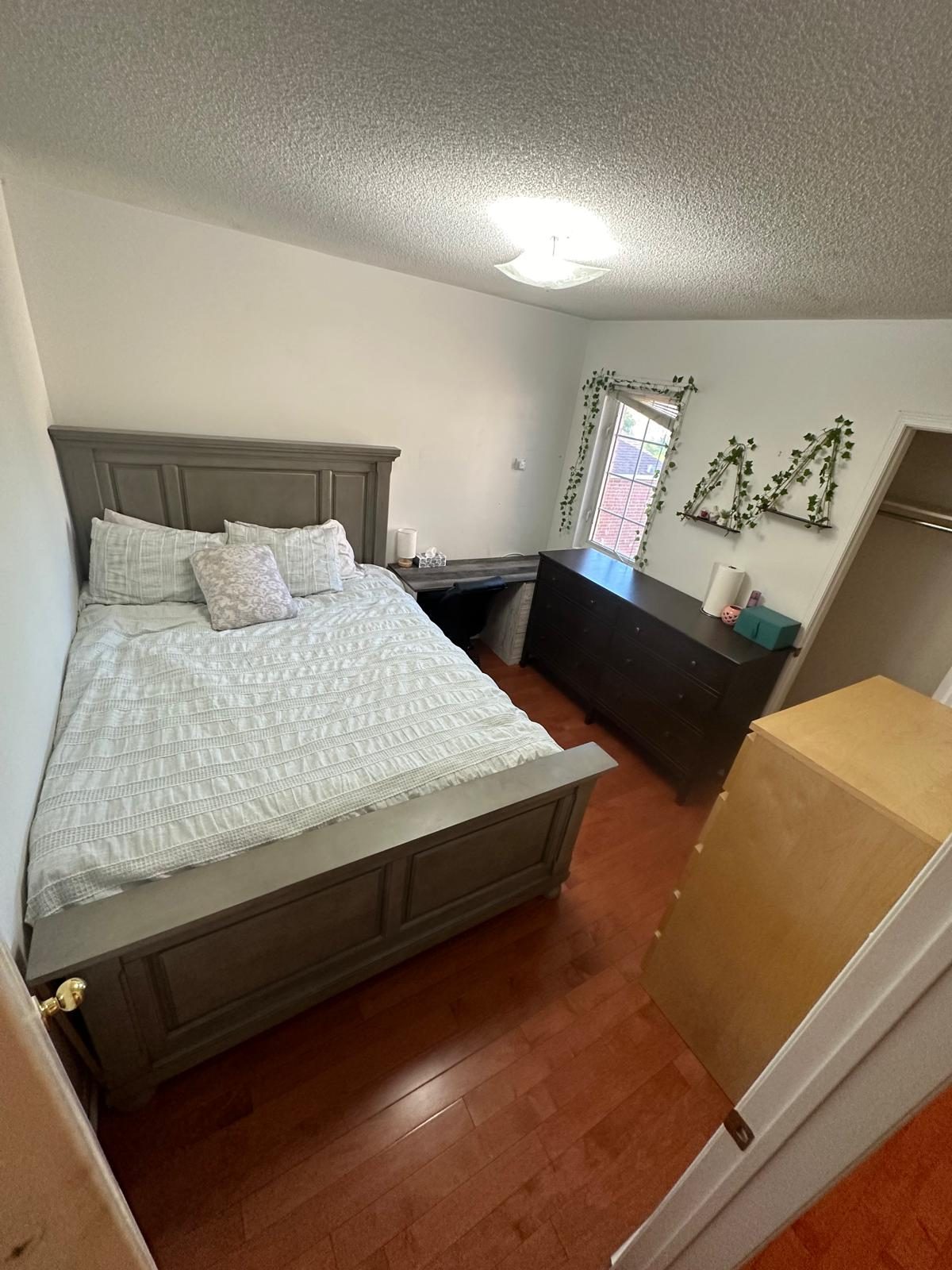 FURNISHED BEDROOM - Female Only - SQ1/Heartland Area