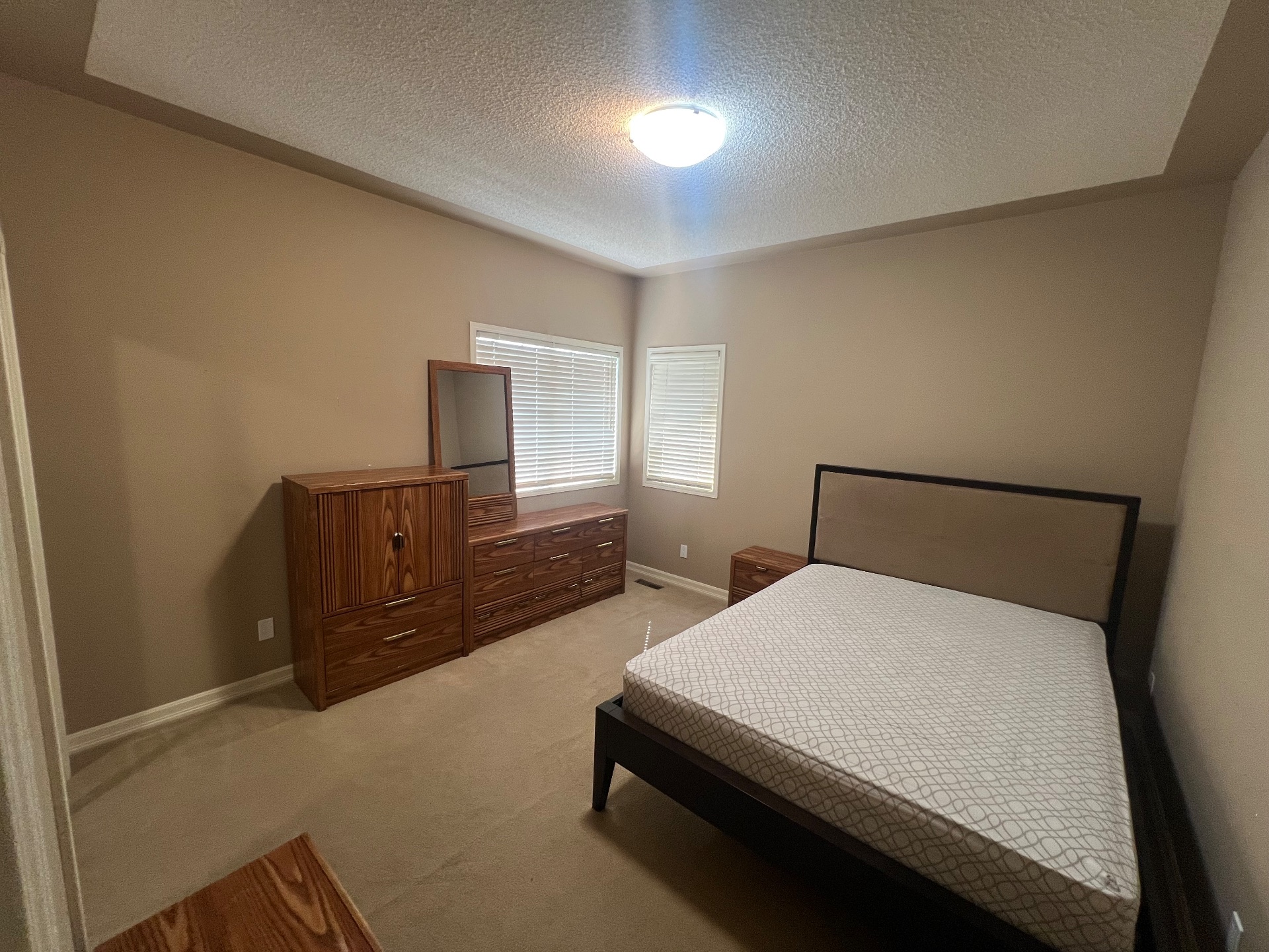 Private bedroom for rent in Calgary