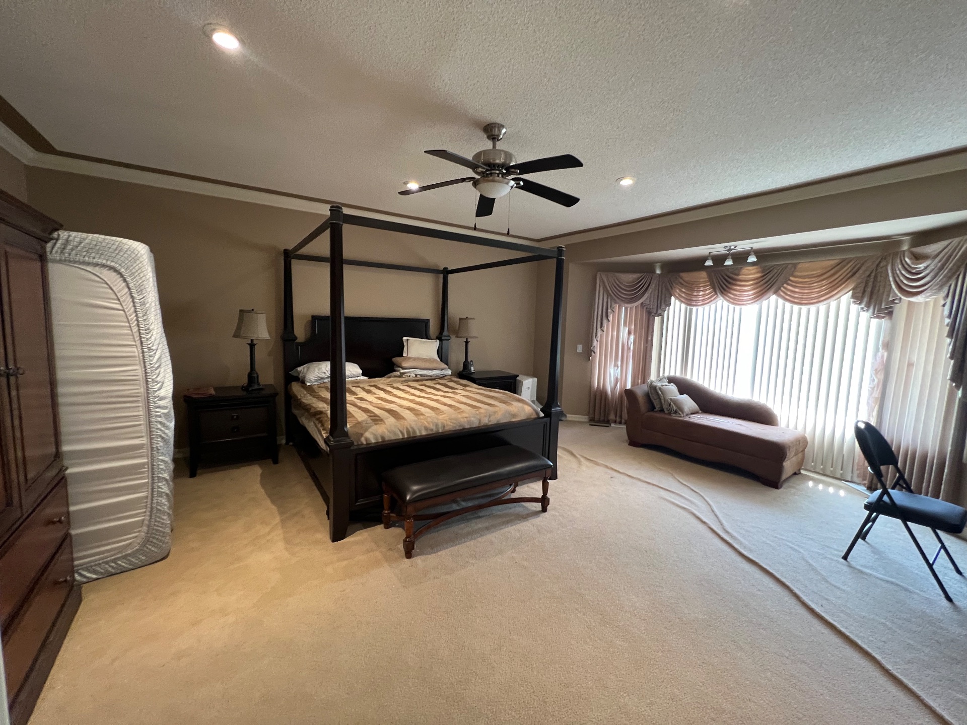 Spacious Master bedroom with attached bathroom available for rent!